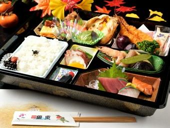 季節の味覚がお弁当の中に集う『仕出し弁当（パック料理）』