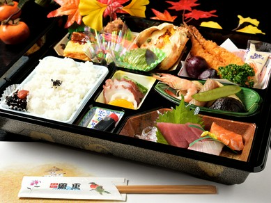 季節の味覚がお弁当の中に集う『仕出し弁当（パック料理）』