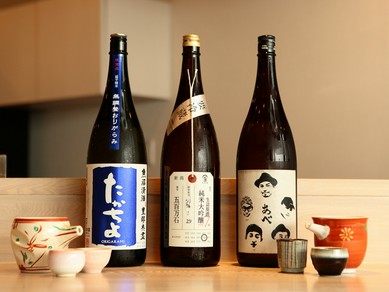 新潟県の日本酒を中心に厳選。酒器にもとことんこだわる