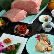 100g～250gまで、肉のボリュームにより4種類のコースが用意され、北さつま牛、飛騨牛、米沢牛から好きな銘柄牛と部位を選べます。自分好みのスタイルでステーキを存分に味わいたい人におすすめ。
