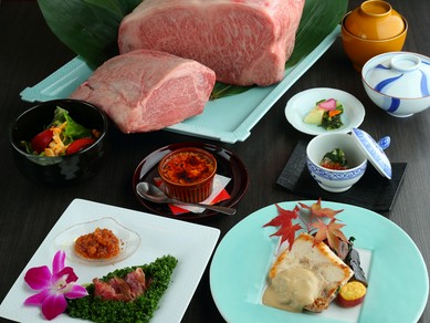 好みの銘柄牛を好きなボリュームで味わえる、肉好きにはたまらない『鉄板焼コース』