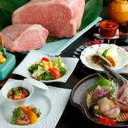 四季折々の食材を生かした彩り豊かな料理と、国産牛のサーロインステーキが楽しめるお得なコース。3～4か月ごとに内容が変わり、その時期にしか味わえない逸品の数々を堪能できます。