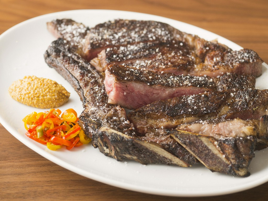 力強く繊細『あがの姫牛骨付きドライエイジングビーフ』　600g～