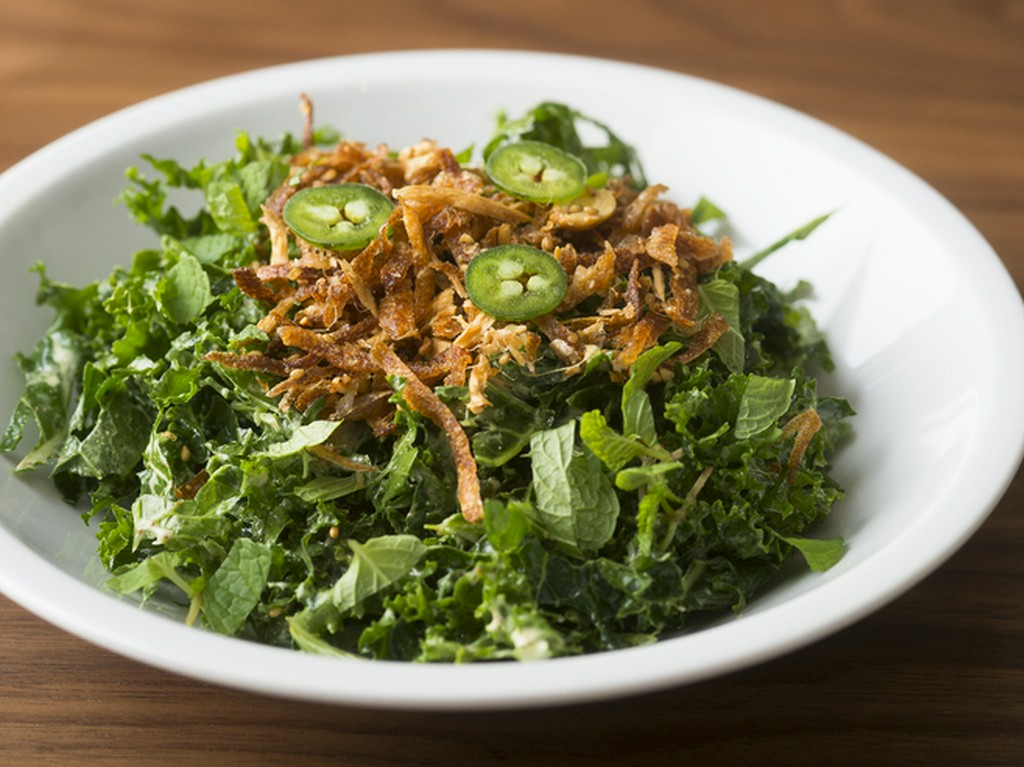 躍動感のある美味しさ『ケールサラダ クランチガーニッシュ、ポップコーン』