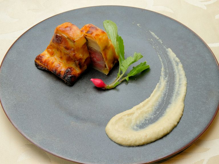 地産をメインに、高級食材も積極的に取り入れる