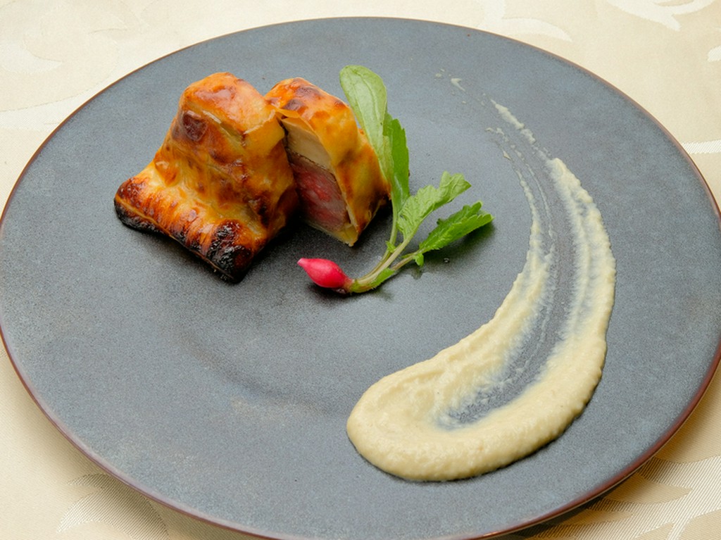 地産をメインに、高級食材も積極的に取り入れる