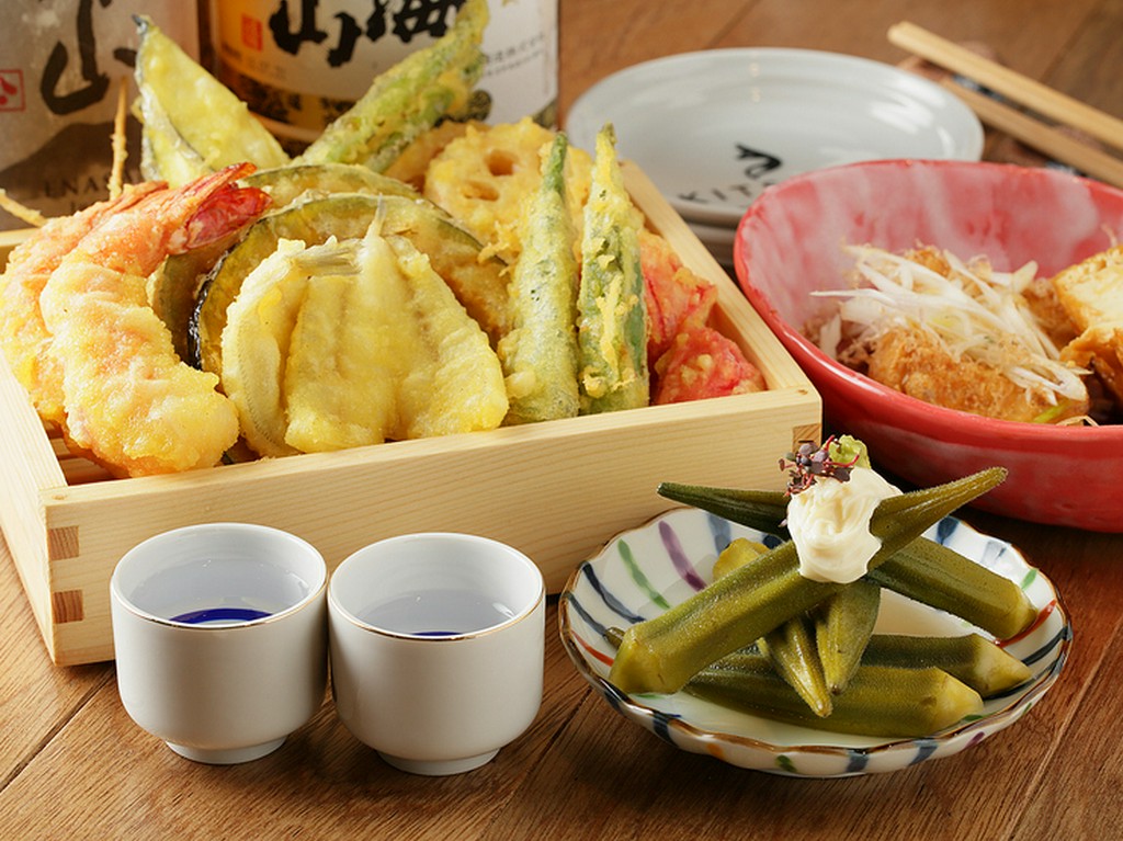 趣向を凝らした料理の一皿一皿に会話が弾む