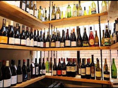 お料理に合わせて楽しむ豊富な自然派ワイン