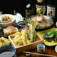 【キツネ　伏見】では会社の宴会や接待ではウニ・穴子・肉つけそばなど贅沢料理がついて4500円でご用意しております。詳しくはコースページをご確認くださいませ。

