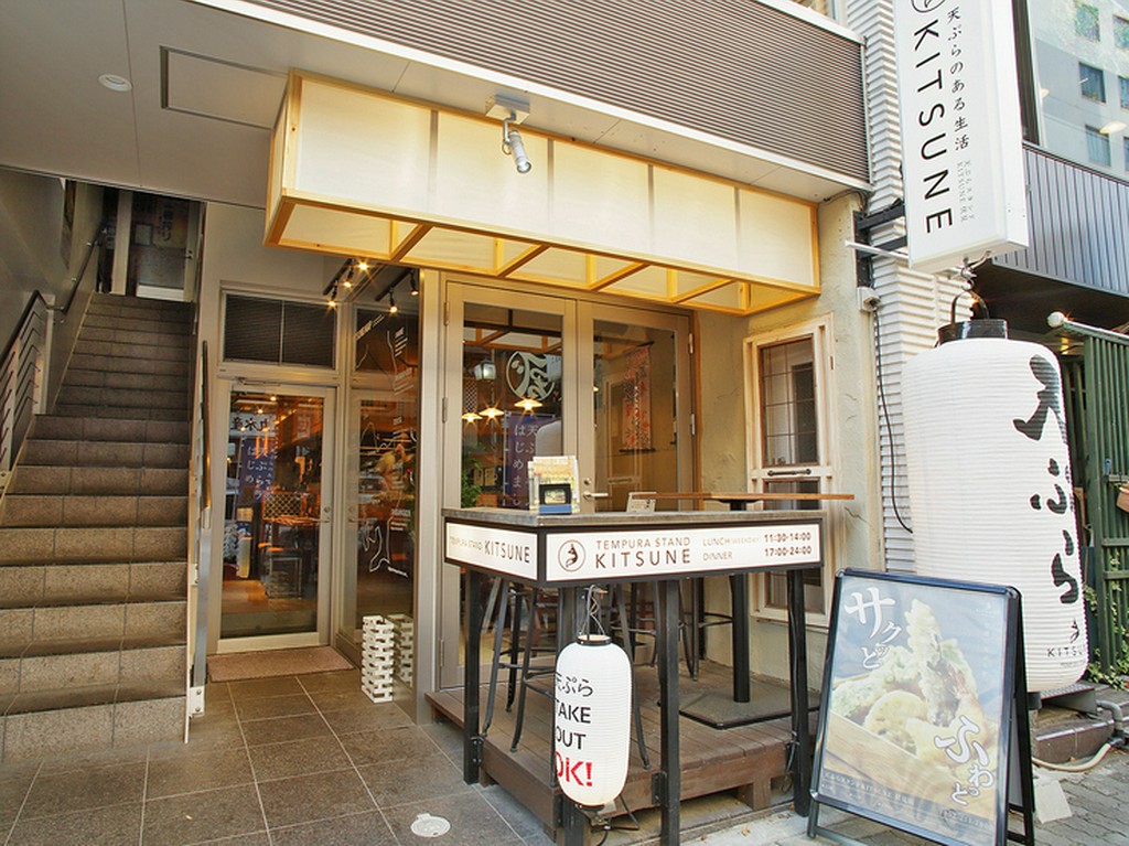 天ぷらを目の前で揚げるライブ感を楽しむ