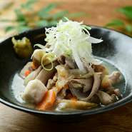 具沢山のお野菜と一緒に煮込んだもつ煮、さっぱりだけど旨いがとまりません！
