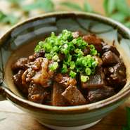 とろとろ食感と牛すじの深い味わいを楽しめる魅力のある煮込み！