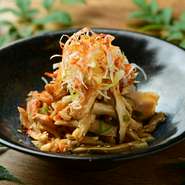 コリコリ食感とラー油のピリ辛が癖になる、酒のつまみにもぴったり！