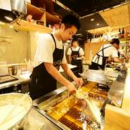 米油100％を使った、さっぱりとした味わいのヘルシーな天ぷらは女性にも好評です。鶏肉や野菜を中心としたメニューは健康志向の高い方にも喜んでいただけると思います。