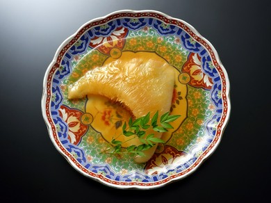 ヨシキリザメのフカヒレ姿煮込み上海風ソース（100g～）