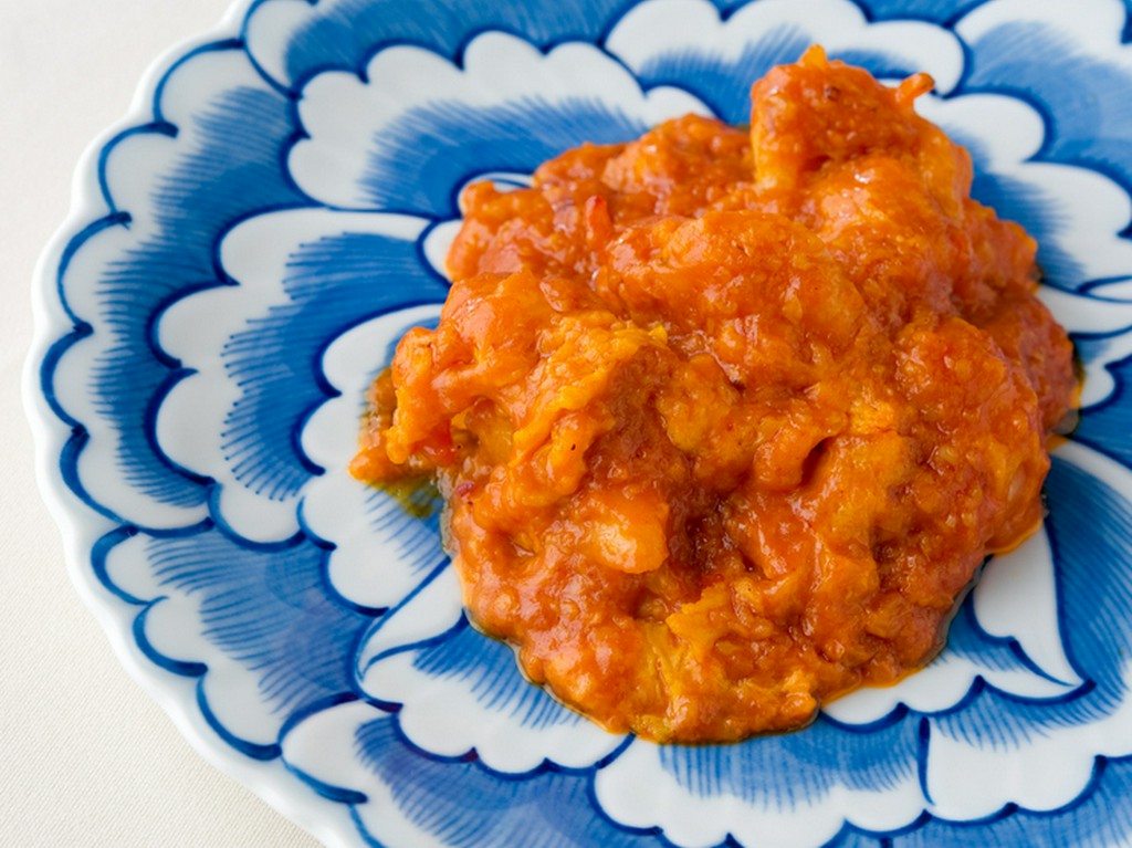 プリップリの海老＆とろとろ食感が絶品『天然海老のチリソース 4切』