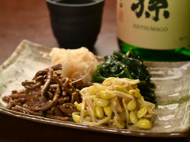 お酒が進む、店内手作り『自家製ナムル四種盛り』