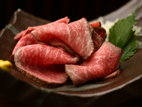 上級ランク黒毛和牛ならではの味わい、自家製『ローストビーフ』