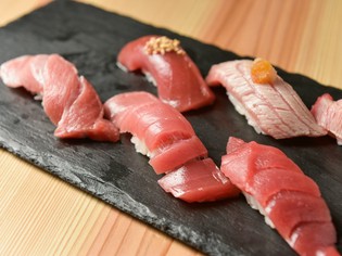 生本マグロを中心とした数々の旬な素材