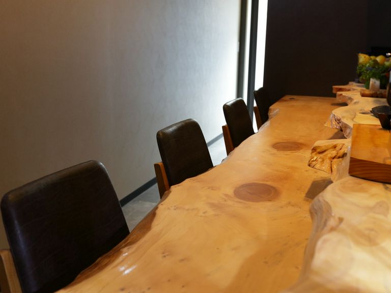 大人のデートに相応しい、完全予約制の隠れ家レストラン