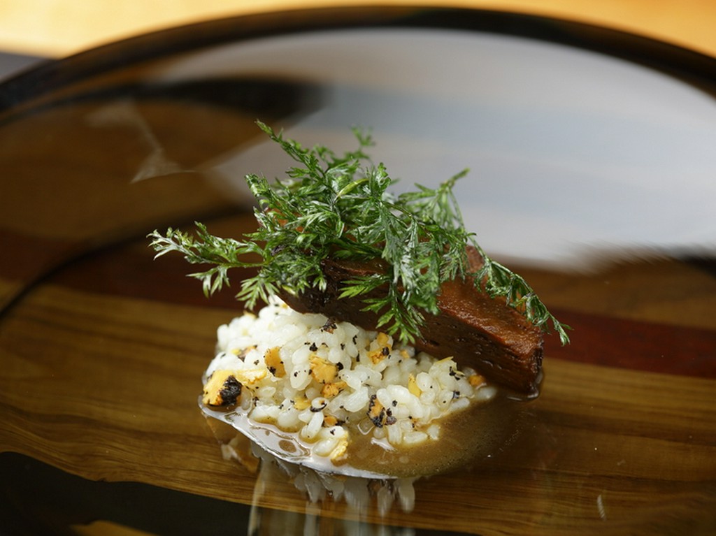 口の中でとろけるように柔らかい『牛タンの煮込みとリゾット』