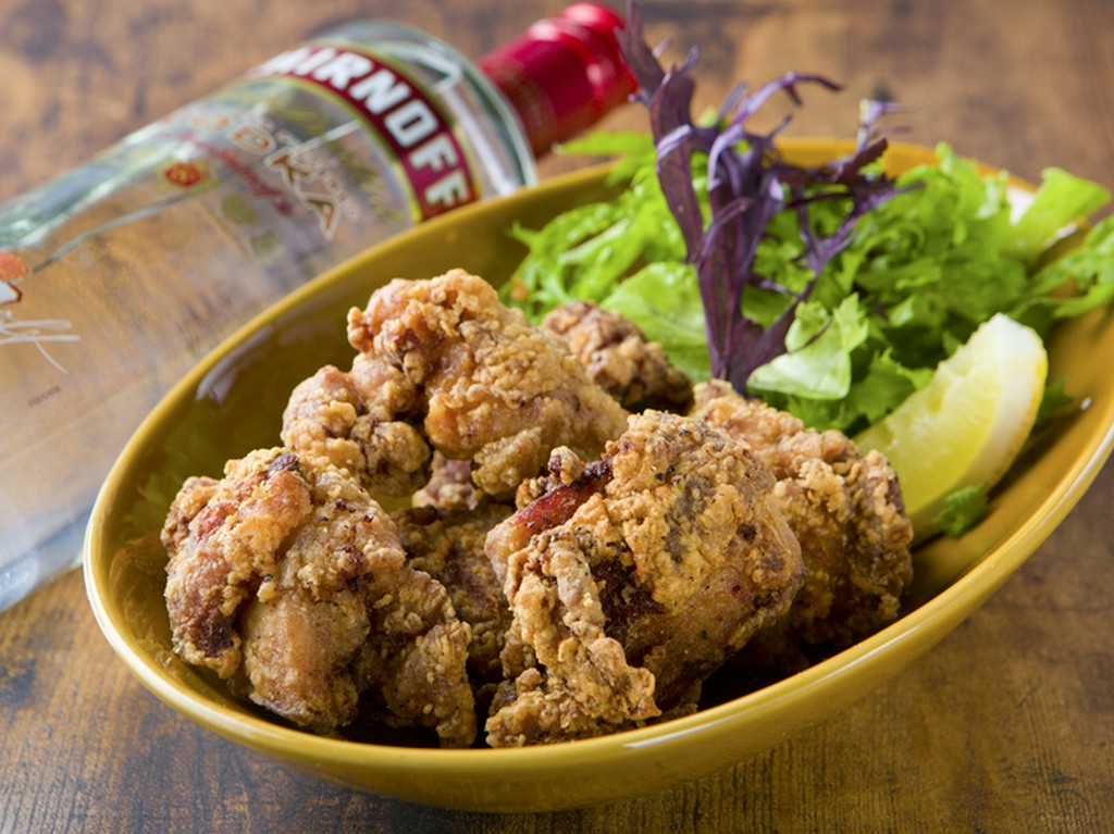 旨味たっぷり、ジューシーな肉汁溢れる『若鳥の唐揚げ』