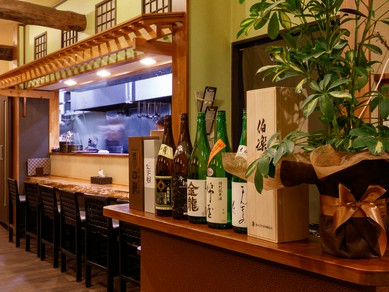  料理に合う日本酒を週替わりで仕入れ、珍しい銘柄もお目見え