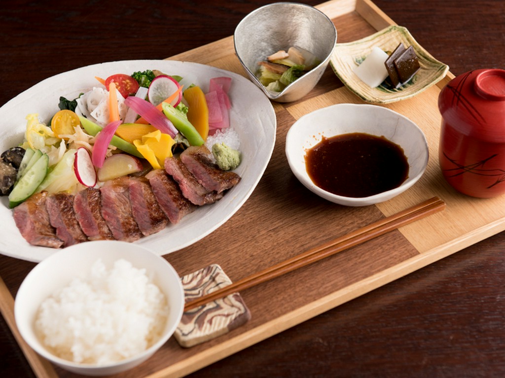 しっかりお肉を食べたい人はコレ！『豊後牛ステーキランチ』