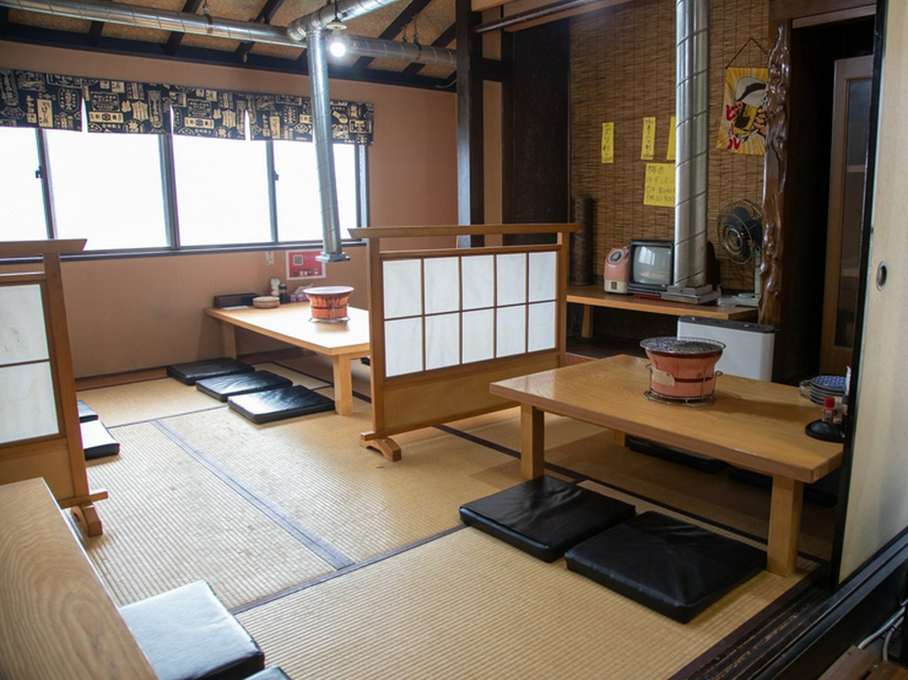 仲間と盛り上がれる座敷や半個室は、最大30名までの宴会に対応