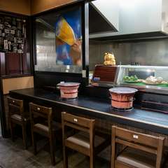 一人ホルモン焼を満喫！　カウンター席で寛ぎのひとときを