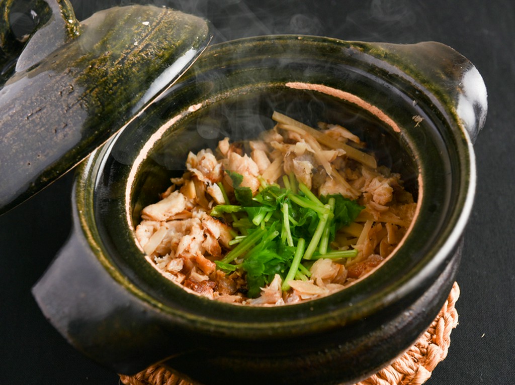 〆に最高。季節の味『おでん出汁で炊いた土鍋ご飯』