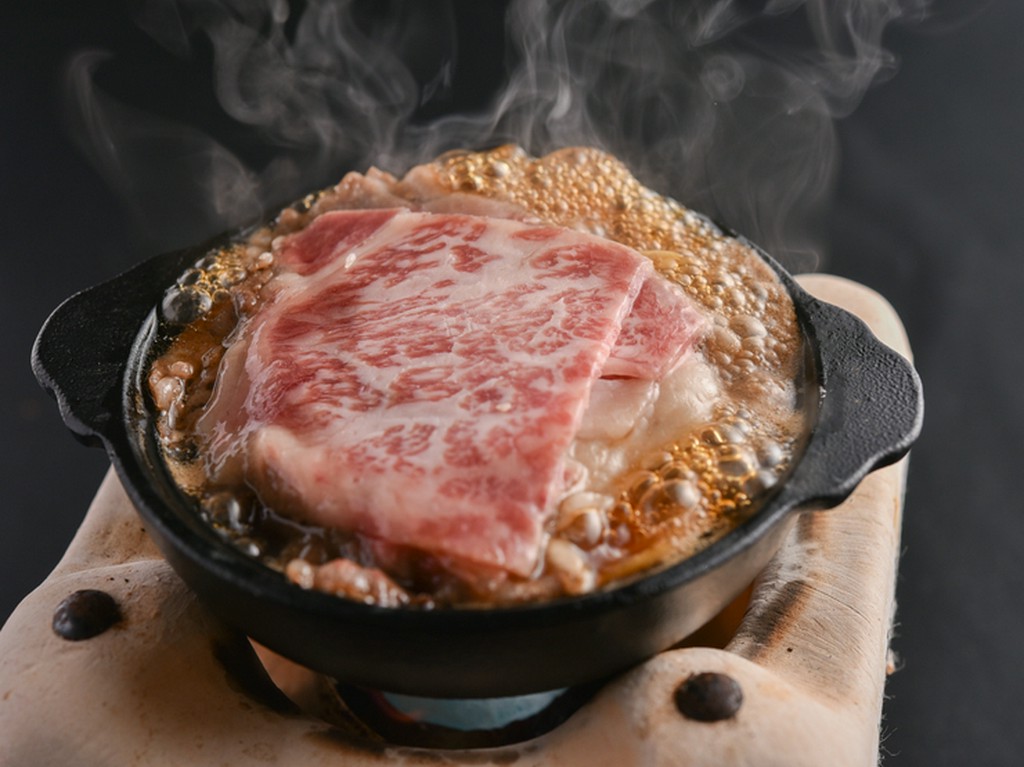 熊本産A5ランク黒毛和牛「和王」を、『小さなすき焼き』で披露