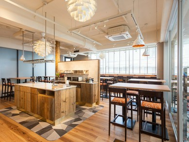 ディナータイムはテーマを設けたワインビュッフェが登場