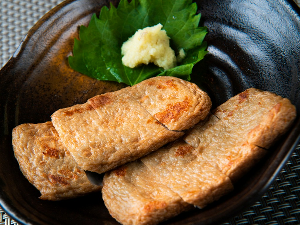 新鮮な小魚の旨みがぎっしり詰まった、お酒のススム一品『本場　愛媛のじゃこ天！』