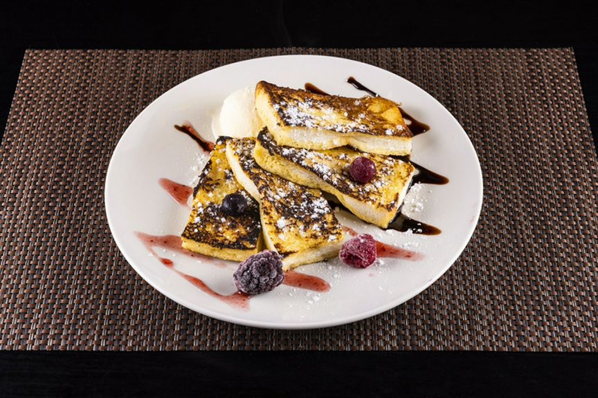 トローっと溶けたバニラアイスを絡めていただく『フレンチトースト』