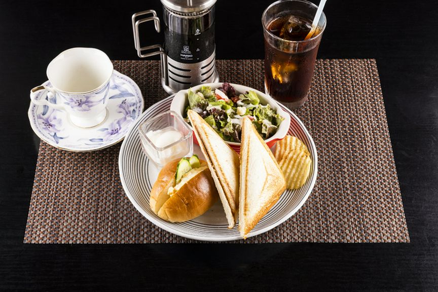 外側をカリッと焼き上げた『ホットサンド』が絶品。