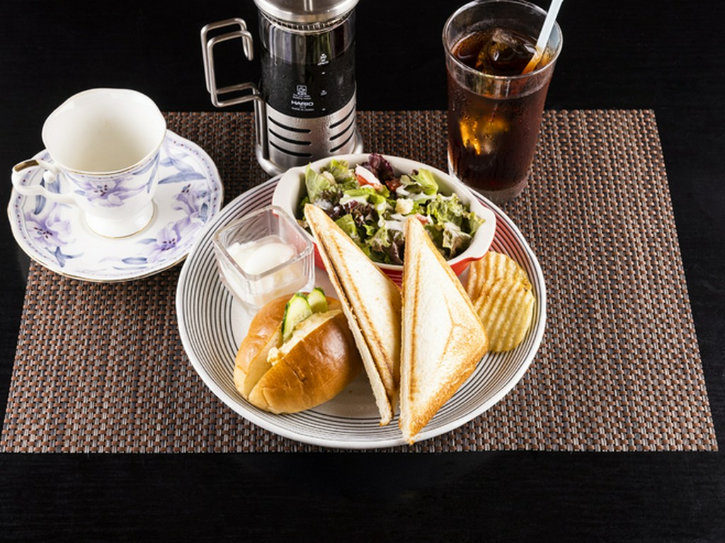 外側をカリッと焼き上げた『ホットサンド』が絶品。