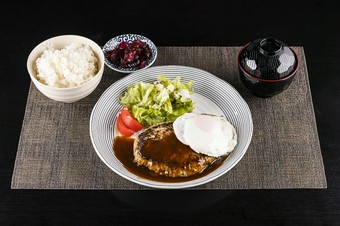 手作りハンバーグ