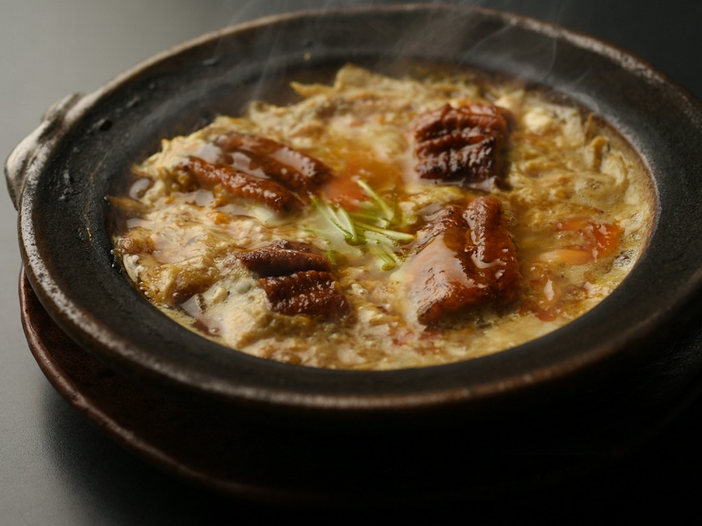 良質な脂が乗った愛知県三河湾産の「鰻」を使用。トロトロ卵との絶妙のコンビ『うなぎ柳川鍋』
