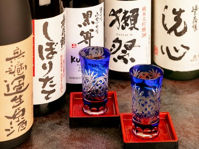 日本各地の地酒を用意。寿司と美酒に酔いしれる贅沢なひと時