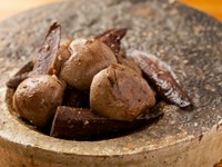 力強い旨みにうなる『牛蒡とロニョン・ド・ヴォーの温きんぴら』