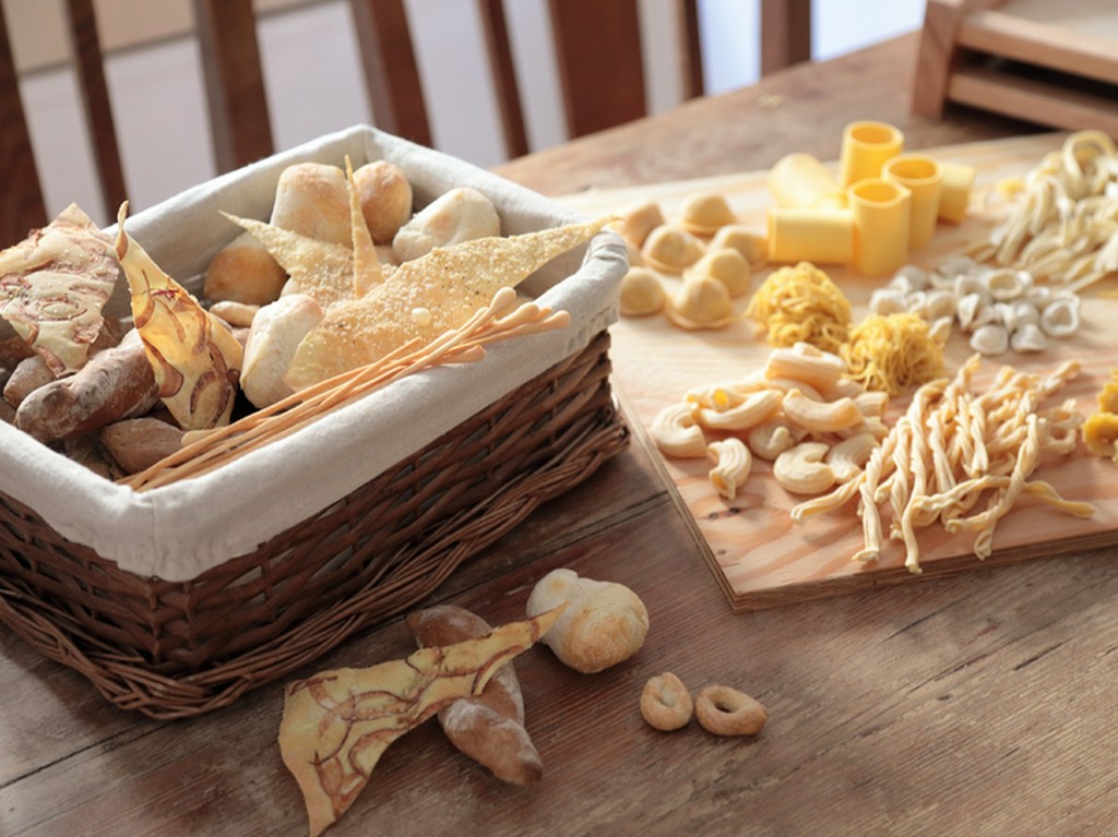 オーガニック食材を用い、パンやパスタ生地は全て手づくりで