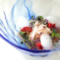 和の食材をイタリアン風味でいただく『秋刀魚のピカンテ　花茗荷　もずく　すだち風味』※料理は一例です。