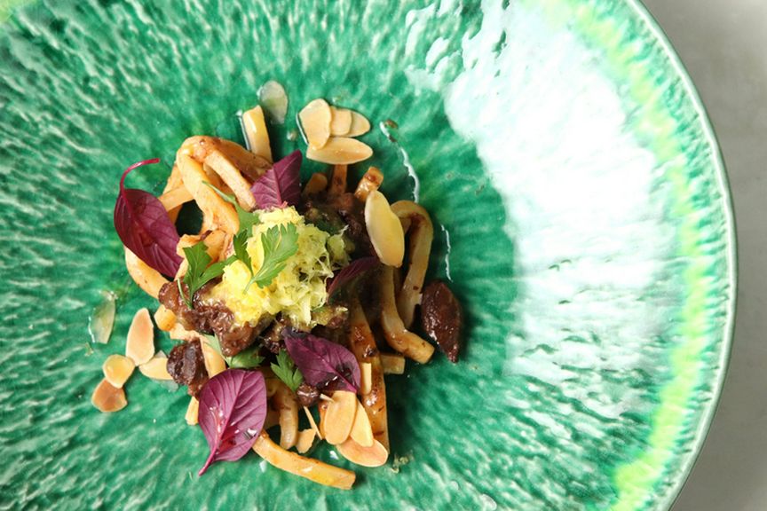 『グラミーニャ 馬肉のラグーソース やぎとサフランのチーズ』