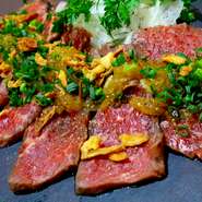 霜降り上州牛のもも肉使用。さっぱりと玉ねぎポン酢で召し上がってください。