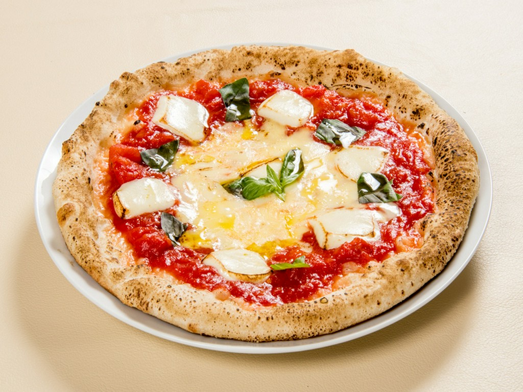 店がオープンした時からの定番メニュー。試行錯誤を繰り返すたびおいしさに磨きがかかる『マルゲリータ』
