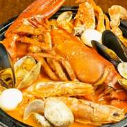 赤字覚悟!オマール海老を豪快に使用した日本一のペスカトーレ。魚介の出汁が効いたトマトスープも絶品