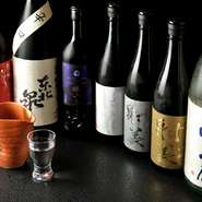 日本酒は岐阜の地酒のほか、料理を引き立てる味わいの銘柄が充実。季節に合わせて入れ替えるなど工夫して仕入れられており、ワインやオリジナルカクテルなど各種ドリンクも揃っています。