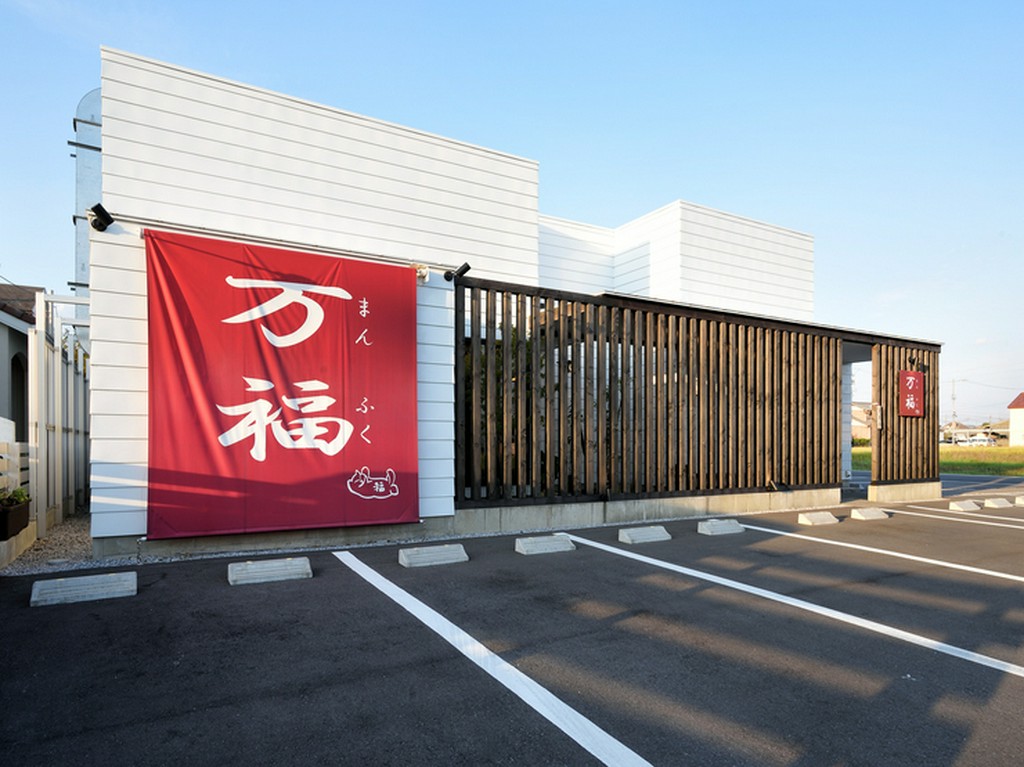 20台収容できる、広々とした駐車場も完備