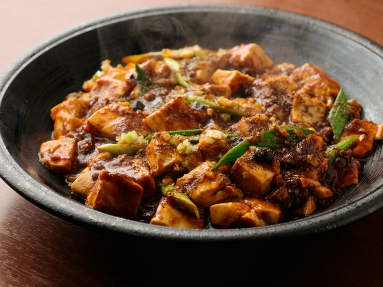 ピリリと痺れる辛さと奥深い味わいで、ごはんがどんどん進んでしまう、本格的な『師伝!麻婆豆腐』